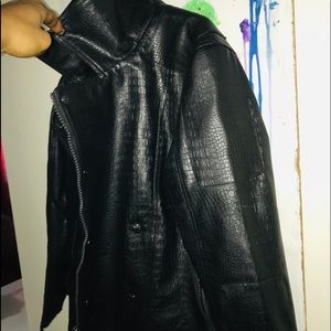 New with Tags Men’s leather with alligator print